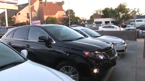 Miley Cyrus Screams At Paparazzi For Bumping Into Her Mom! 310