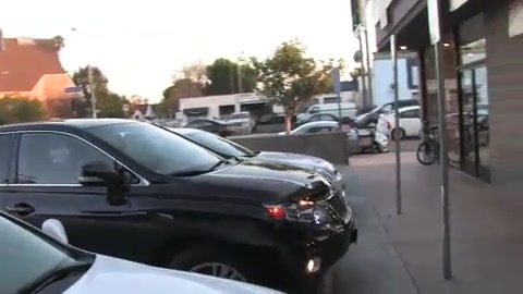 Miley Cyrus Screams At Paparazzi For Bumping Into Her Mom! 315