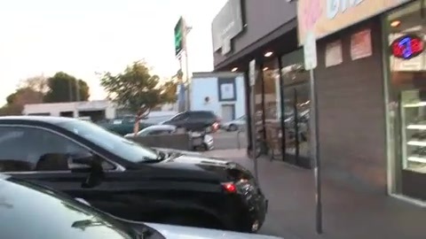 Miley Cyrus Screams At Paparazzi For Bumping Into Her Mom! 321