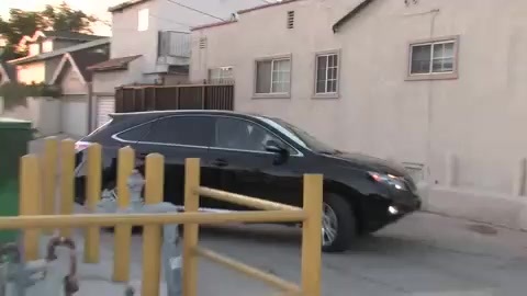 Miley Cyrus Screams At Paparazzi For Bumping Into Her Mom! 340