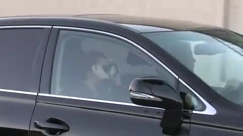 Miley Cyrus Screams At Paparazzi For Bumping Into Her Mom! 350