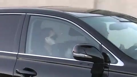 Miley Cyrus Screams At Paparazzi For Bumping Into Her Mom! 351