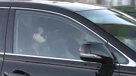 Miley Cyrus Screams At Paparazzi For Bumping Into Her Mom! 355