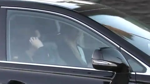 Miley Cyrus Screams At Paparazzi For Bumping Into Her Mom! 357