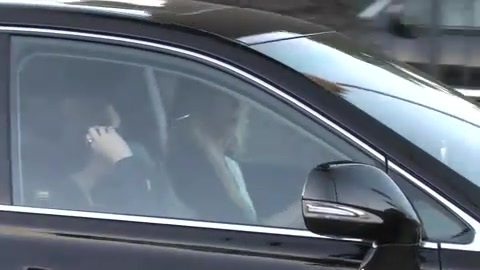 Miley Cyrus Screams At Paparazzi For Bumping Into Her Mom! 358