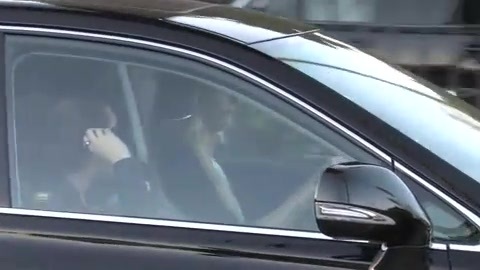 Miley Cyrus Screams At Paparazzi For Bumping Into Her Mom! 359