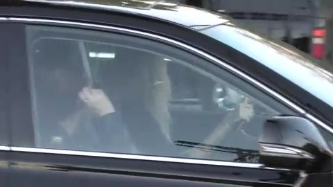 Miley Cyrus Screams At Paparazzi For Bumping Into Her Mom! 361