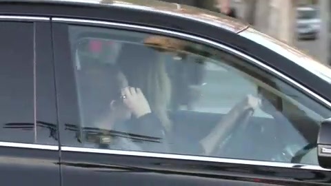 Miley Cyrus Screams At Paparazzi For Bumping Into Her Mom! 364