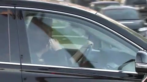 Miley Cyrus Screams At Paparazzi For Bumping Into Her Mom! 366