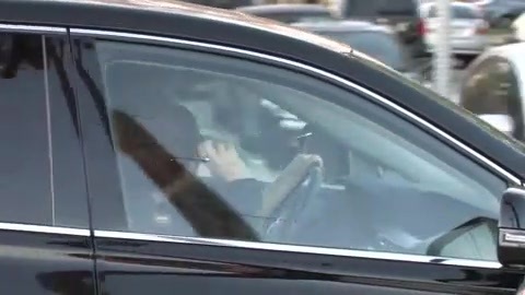 Miley Cyrus Screams At Paparazzi For Bumping Into Her Mom! 367