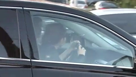 Miley Cyrus Screams At Paparazzi For Bumping Into Her Mom! 369