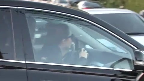 Miley Cyrus Screams At Paparazzi For Bumping Into Her Mom! 370