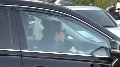 Miley Cyrus Screams At Paparazzi For Bumping Into Her Mom! 371