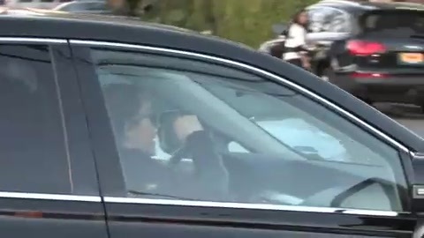 Miley Cyrus Screams At Paparazzi For Bumping Into Her Mom! 375