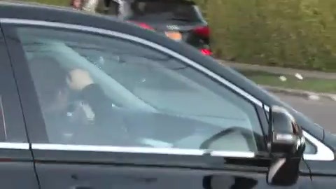 Miley Cyrus Screams At Paparazzi For Bumping Into Her Mom! 378