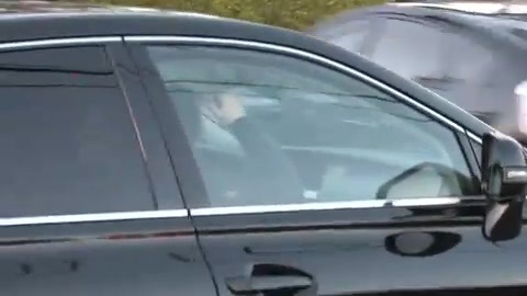 Miley Cyrus Screams At Paparazzi For Bumping Into Her Mom! 383