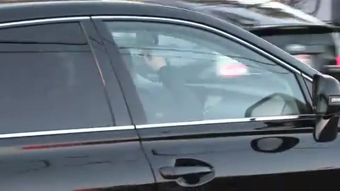 Miley Cyrus Screams At Paparazzi For Bumping Into Her Mom! 384