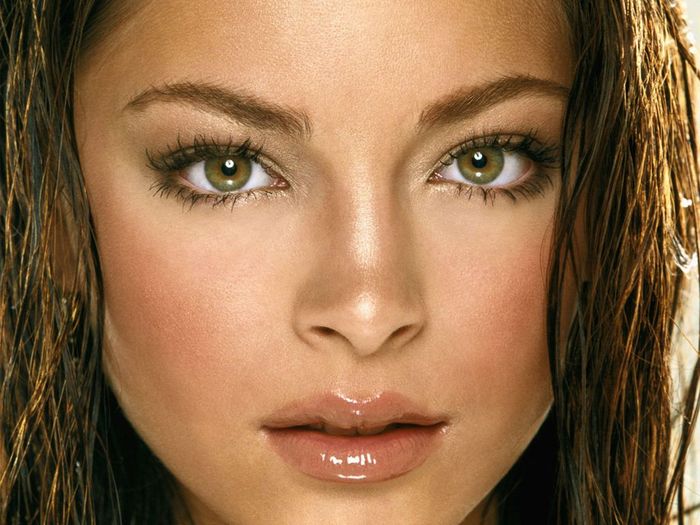 Kristin Kreuk (19)