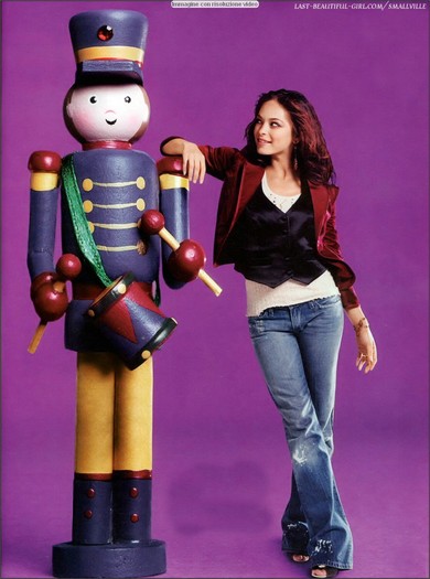Kristin Kreuk (30)