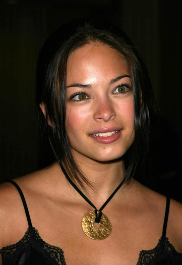 Kristin Kreuk (43)