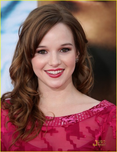 Kay-Panabaker-Ariel-Winter-Charlie-Charming-kay-panabaker-14056652-938-1222 - poze Kay Panabaker