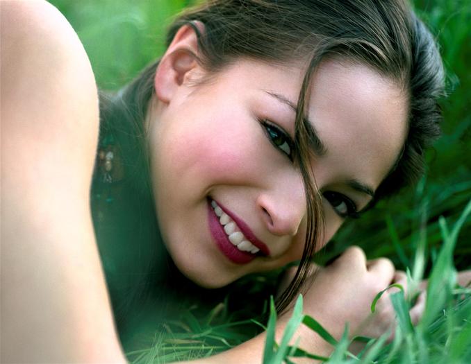 Kristin Kreuk (1)