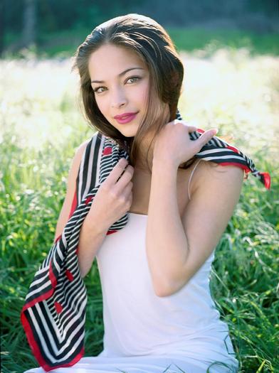 Kristin Kreuk (40)