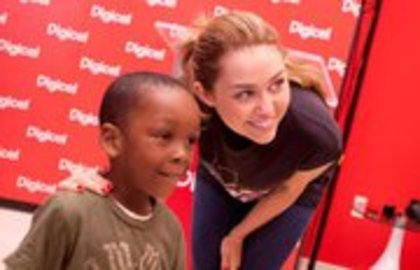 187651_1627881689_1579039_n - Signing Autographs in Haiti