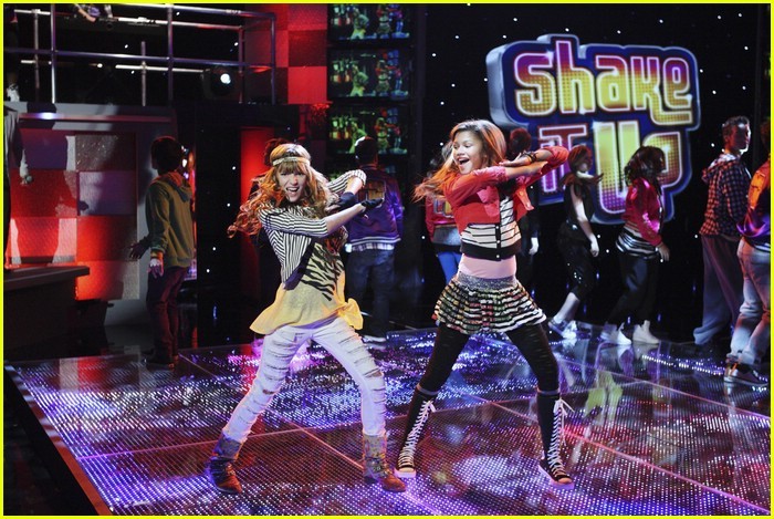 bella thorne zendaya hook up 05