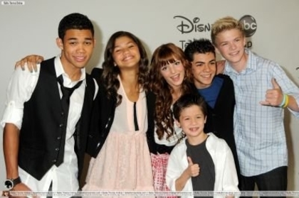 Bella& The Cast Of Disney\'s Shake It Up - bella-avery-thorne photo