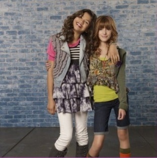 bella-zendaya-shake-it-up-give-400