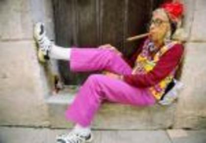 old-lady-smoking-cigar_t1 - Ledy Baba