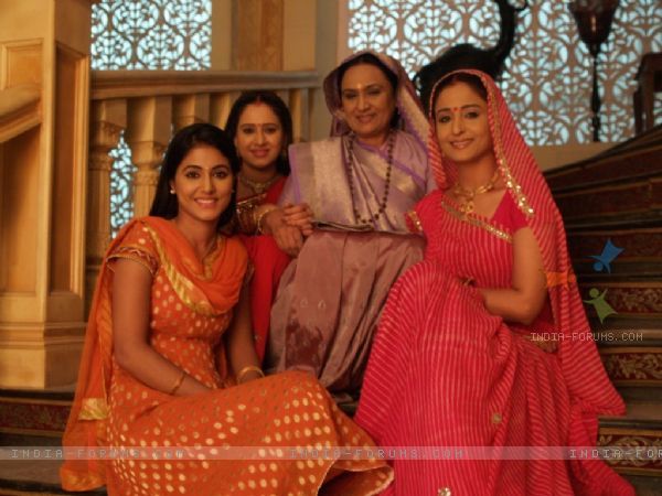 32591-hina-khan-lata-sabharwal-vinita-malik-and-pooja-joshi-in-yeh-ris - Yeh risha kya kehla hai-Dragoste dulce-amara