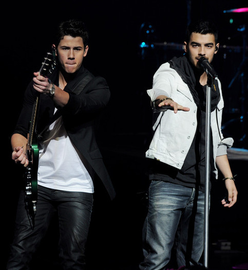 Joe+Jonas+3rd+Annual+Concert+Hope+Presented+BiZ4-9Wkfpel - 3rd Annual Concert For Hop Presented By Staples At The Gibson Amphitheatre - Show