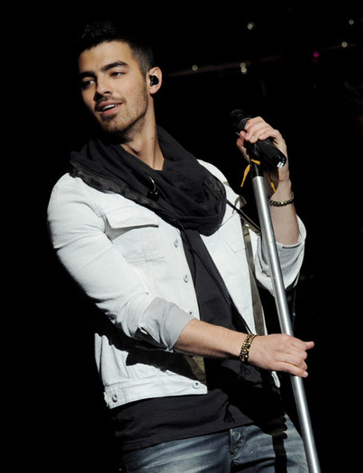 Joe+Jonas+3rd+Annual+Concert+Hope+Presented+AlGDQqF1cmel