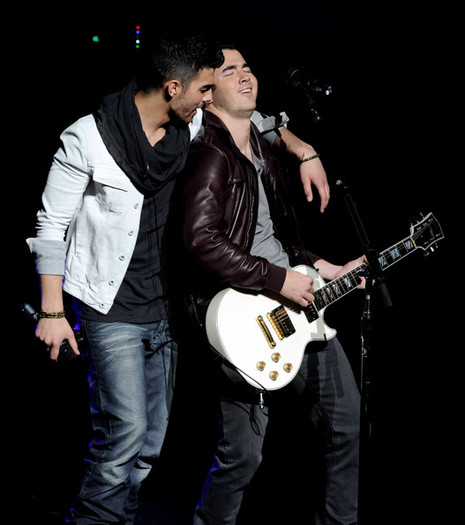 Joe+Jonas+3rd+Annual+Concert+Hope+Presented+pnaqWmiPXV4l