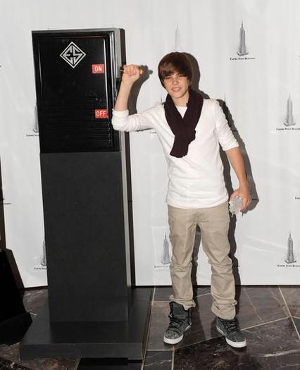 Justin-Bieber-1276265,853509,6