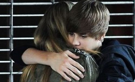 justin-bieber-vrea-sa-imbratiseze-orfani-din-romania-84990