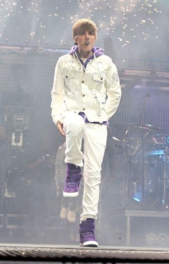 88 - poze miley si justin bieber in concert - Justin Bieber