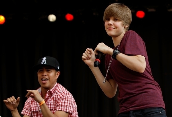 14310369_FALXUFILQ[2] - justin bieber poze frumoase