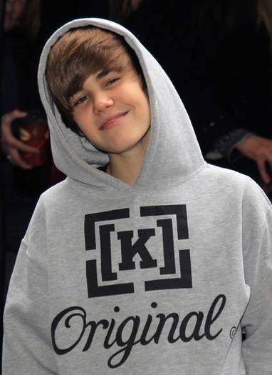 16470762_YUKCDHLFC[1] - justin bieber poze frumoase