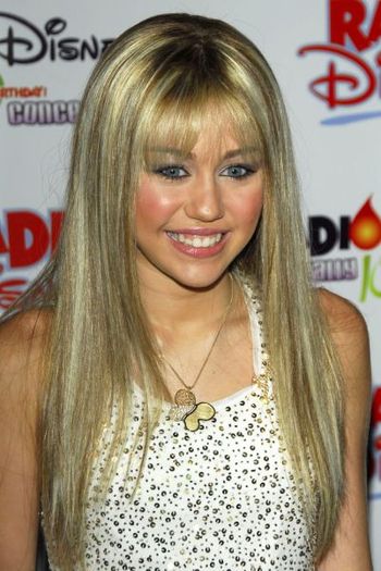 normal_025~7 - Radio Disney Totally 10 Concert - ArrivalsRadio Disney Totally 10 Concert - Arrivals- 22 07 2006