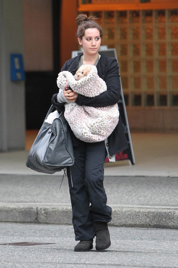 Ashley+Tisdale+Ashley+Tisdale+Leaves+Gym+Vancouver+QZWa9vtYJ0Xl