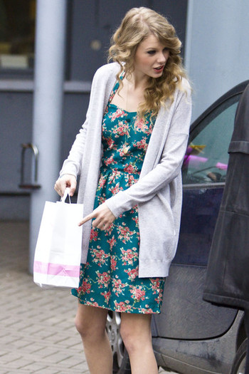 Taylor+Swift+Taylor+Swift+Leaves+MTV+Studios+UkcU5k7V97ul