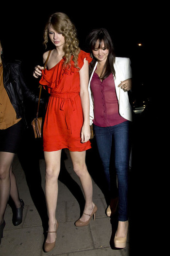Taylor+Swift+Taylor+Swift+wearing+frilly+red+5YtJ8lNtXQUl
