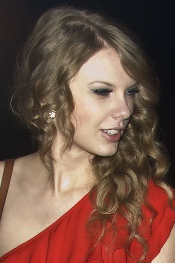 Taylor+Swift+Taylor+Swift+wearing+frilly+red+PbdEhWJzXjCl