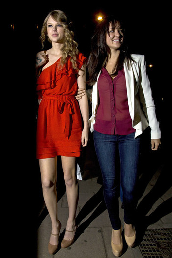 Taylor+Swift+Taylor+Swift+wearing+frilly+red+z1cR4JHeQCPl