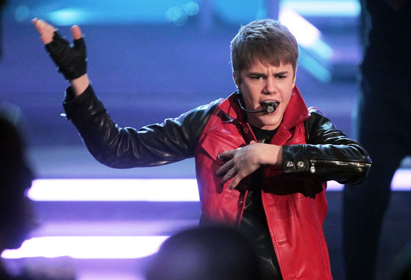Justin+Bieber+Wetten+dass+Augsburg+YVUf_vee6SVl - justin bieber 2011