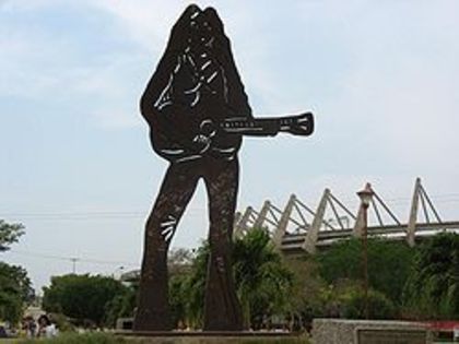 250px-EsculturaShakira - Shakira