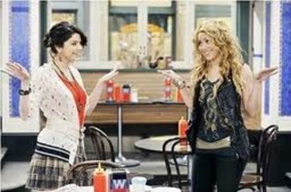 images (8) - Magicienii din waverly place